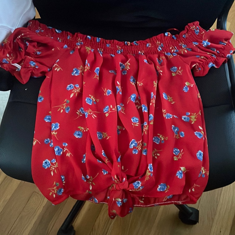 Fancy cropped flower top
